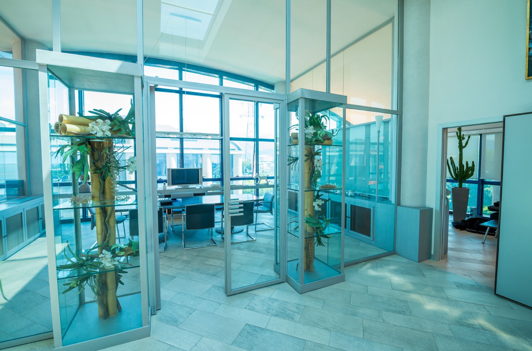 EZZO international project case — completed luxury residential installation with heavy sliding doors and casement windows